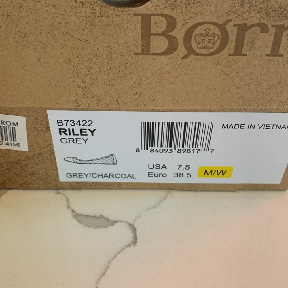 Born Riley grey flats. - Picture 2 of 5